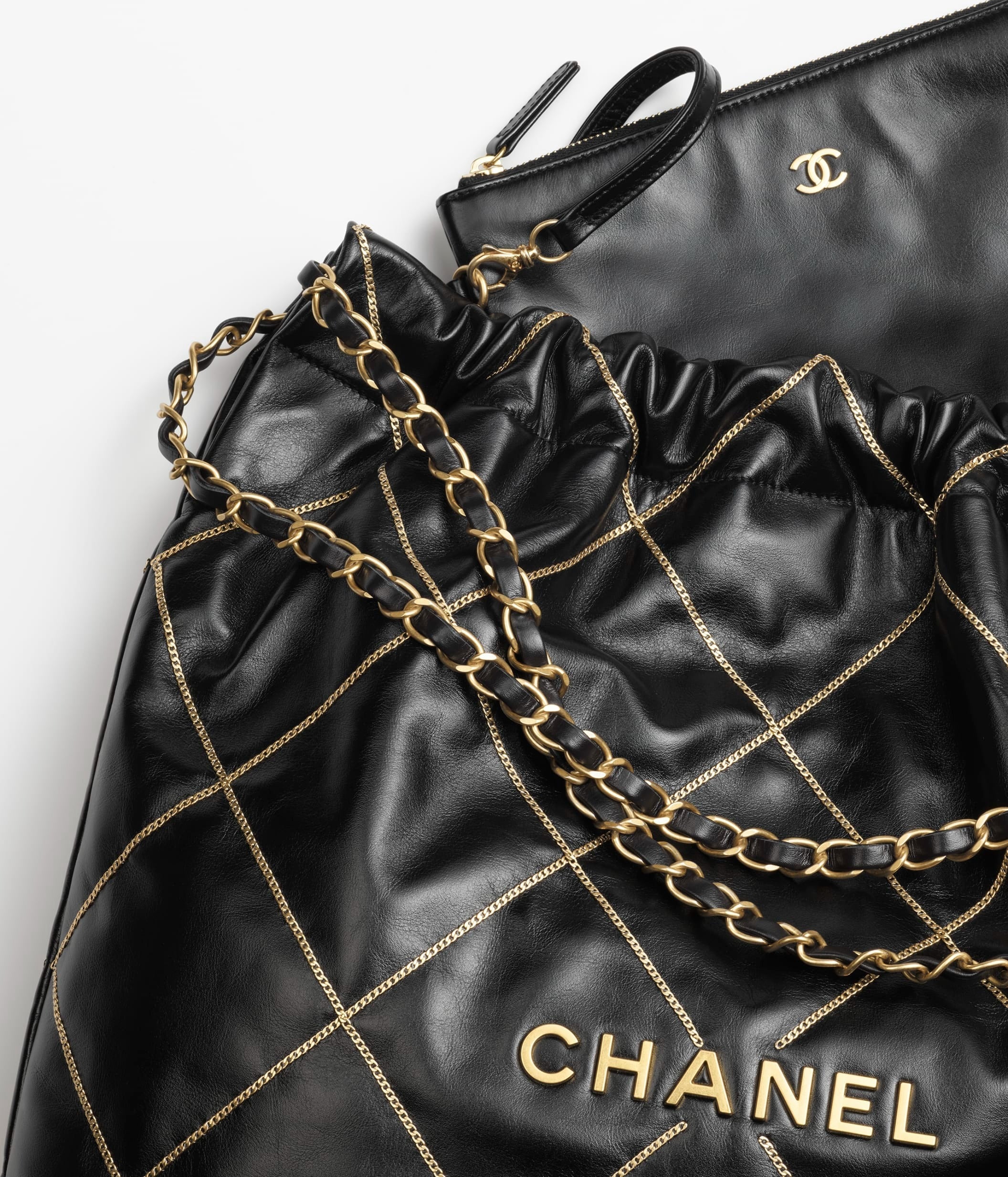 Chanel 22 Handbag 23B Shiny Calfskin Black Chain Quilt 35  x 37 x 7 cm