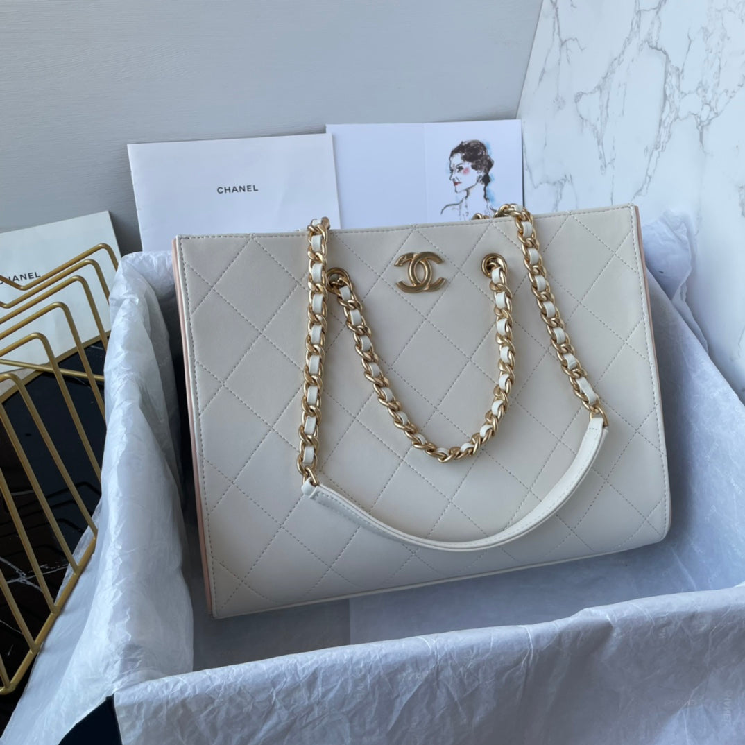 CC Small Tote 31cm White Lambskin Gold Hardware 31 x 24 x 11cm