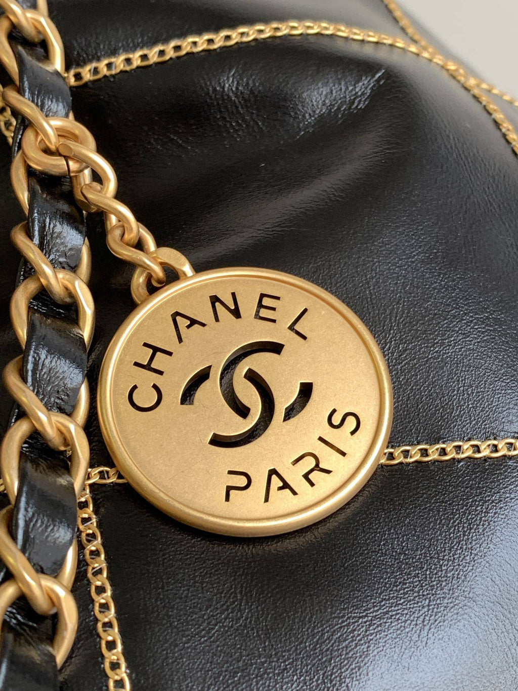 Chanel 22 Handbag 23B Shiny Calfskin Black Chain Quilt 35  x 37 x 7 cm