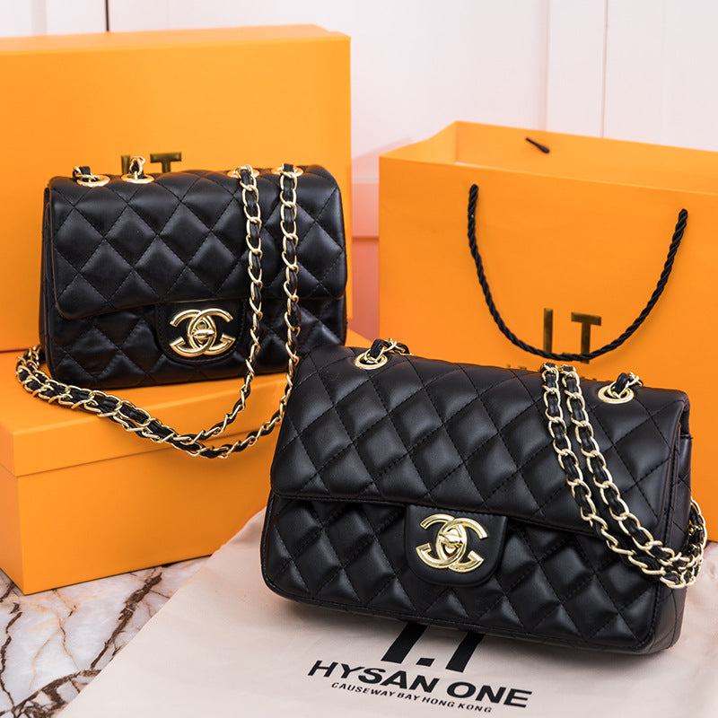 Chanel ℂ𝔽 𝗖𝗹𝗮𝘀𝘀𝗶𝗰 𝗙𝗹𝗮𝗽 in Black Lambskin